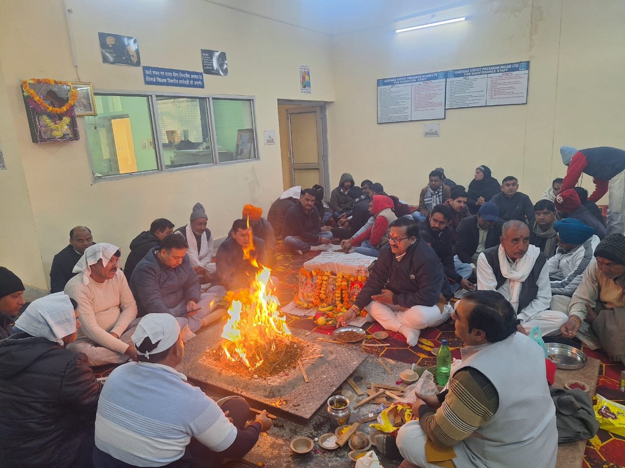 Subhash Chandra पावर हाउस द्वारा हवन यज्ञ पर पहुंचे