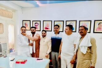 Yogendra Rana को जिला अध्यक्ष बनने पर दी बधाई