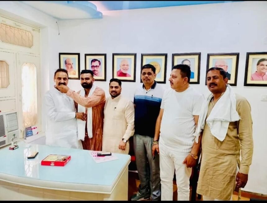 Yogendra Rana को जिला अध्यक्ष बनने पर दी बधाई