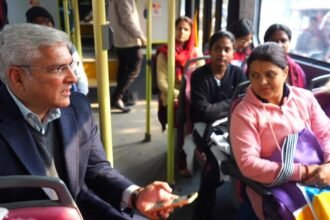 Transport Minister ने डीटीसी बस में यात्रा कर लोगों से लिया फीडबैक