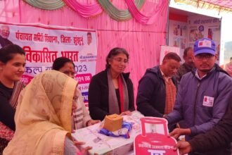 District Collector ने किया विकसित भारत संकल्प यात्रा शिविर का निरीक्षण