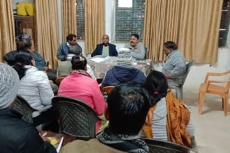 SDM और तहसीलदार ने पटवारियों की बैठक ली