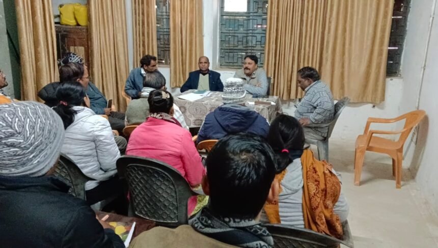 SDM और तहसीलदार ने पटवारियों की बैठक ली