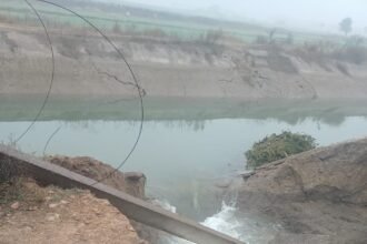 ग्राम पंचायत मेहगांव होकर निकली Harsi Main Canal टूटी