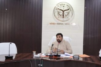 DM Abhishek Anand ने विकास कार्यों की समीक्षा बैठक की