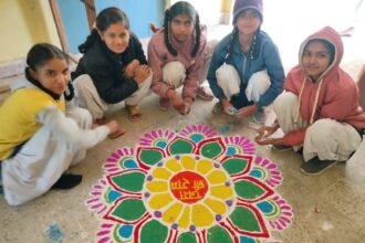 Rangoli प्रतियोगिता में छात्राओं ने रामोत्सव का संदेश दिया