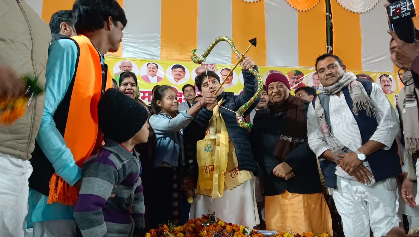 Jyotiraditya Scindia ने किया विकसित भारत संकल्प यात्रा का समापन 4 IMG 20240122 WA0076