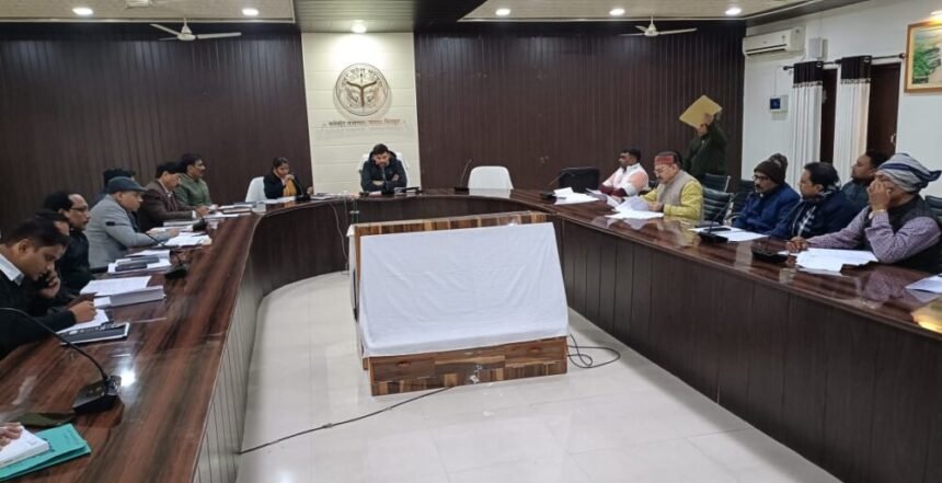 DM Abhishek Anand की राजनीतिक दलों के साथ बैठक