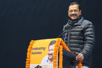 CM Arvind Kejriwal ने बच्चों को किया पुरस्कृत