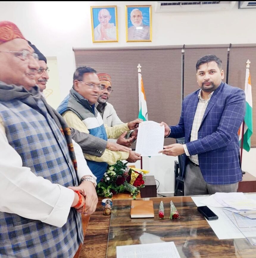 Patel Tirahe से कलेक्टरेट रोड़ के व्यापारियों ने डीएम से मांगी राहत