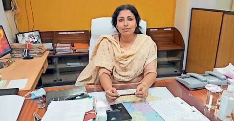 aanchalikkhabre.com District Collector चिन्मयी गोपाल e1705484271495