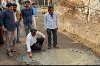 BJP के पार्षद प्रतिनिधियों को खुद करना पड़ा वार्ड में विकास