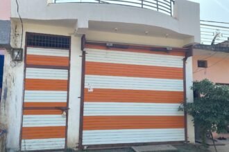 PM Awas Yojana के अंतर्गत निर्माण हुए मकान पर दूसरे ने किया कब्जा