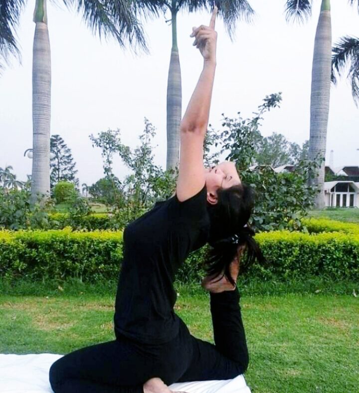 Yoga की हस्त मुद्राएं शरीर को निरोगी बनाए 3 Yoga की हस्त मुद्राएं शरीर को योग एक्सपर्ट के निर्देंशों के साथ करें