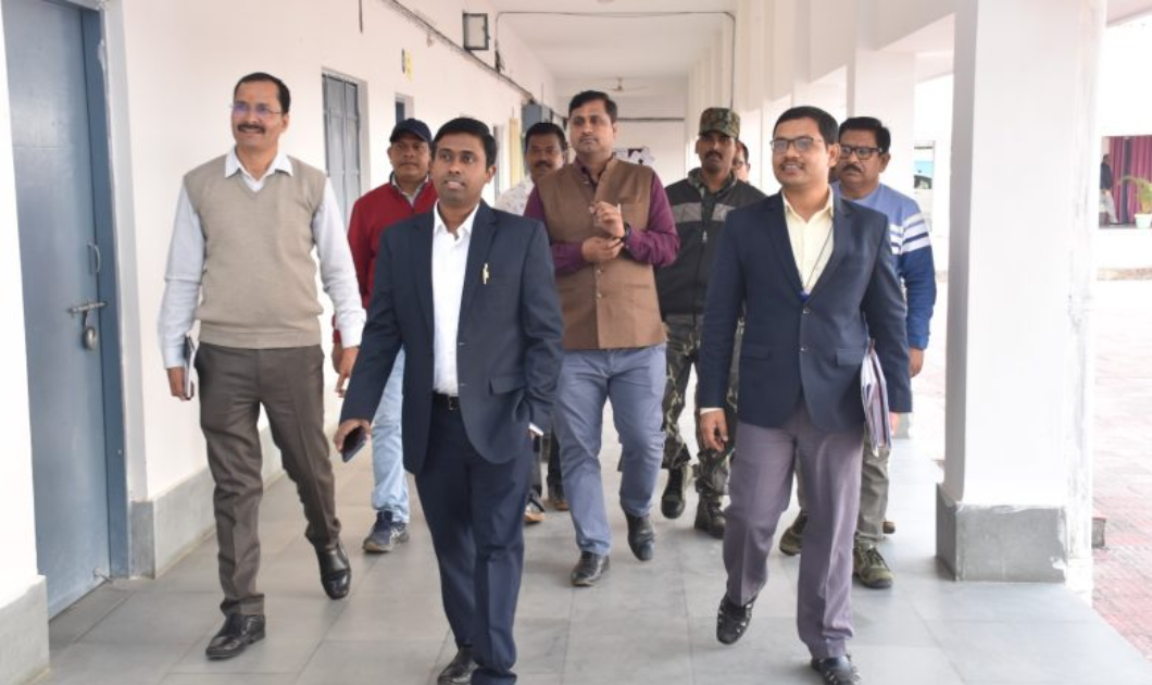 Collector ने नगर निगम तथा नगरीय निकायों की ली समीक्षा बैठक