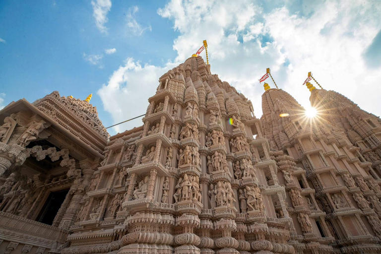 Abu Dhabi Hindu Temple: अबू धाबी का पहला हिंदू मंदिर 1 मार्च को जनता के लिए खुलेगा