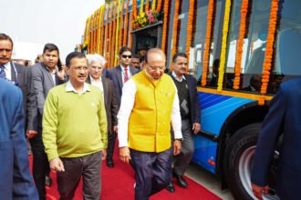 Kejriwal Government ने दिल्लीवालों को दी 350 नई इलेक्ट्रिक बसों की सौगात