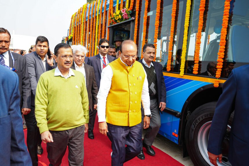 Kejriwal Government ने दिल्लीवालों को दी 350 नई इलेक्ट्रिक बसों की सौगात