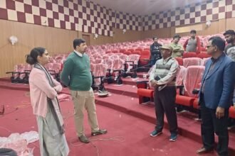 State Construction Corporation द्वारा निर्मित ऑडिटोरियम का DM द्वारा औचक निरीक्षण