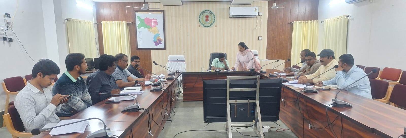 Collector ने नगर निगम तथा नगरीय निकायों की ली समीक्षा बैठक 2 Collector ने नगर निगम तथा नगरीय निकायों की ली समीक्षा बैठक
