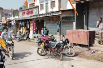 छापेमारी की खबर पर बंद हुआ Hotel और किराने का कारोबार