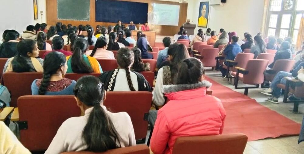 Jairam Girls College में कैरियर काउंलिंग आयोजन