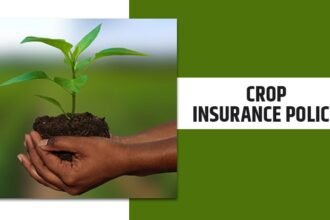 Crop Insurance Policy का वितरण जिला प्रमुख द्वारा किया