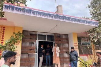 District Collector ने अधीनस्थ कार्यालयों का औचक निरीक्षण किया