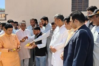 Jhunjhunu Lok Sabha क्षेत्र के ग्राम सडक़ का सांसद नरेन्द्र कुमार ने किया शिलान्यास