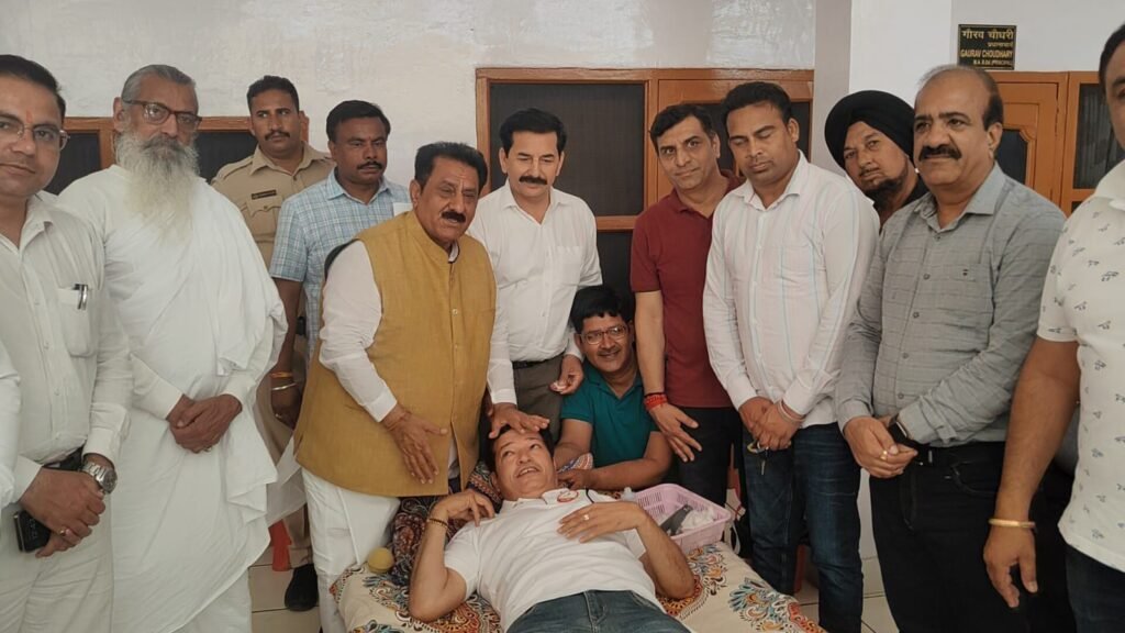 Blood Donation Camp: किसी अनजान के लिए भी जीवनरक्षक से कम नहीं होते रक्तदाता:राज्यमंत्री श्री सुभाष सुधा 5 Blood Donation Camp: किसी अनजान के लिए भी जीवनरक्षक से कम नहीं होते रक्तदाता:राज्यमंत्री श्री सुभाष सुधा