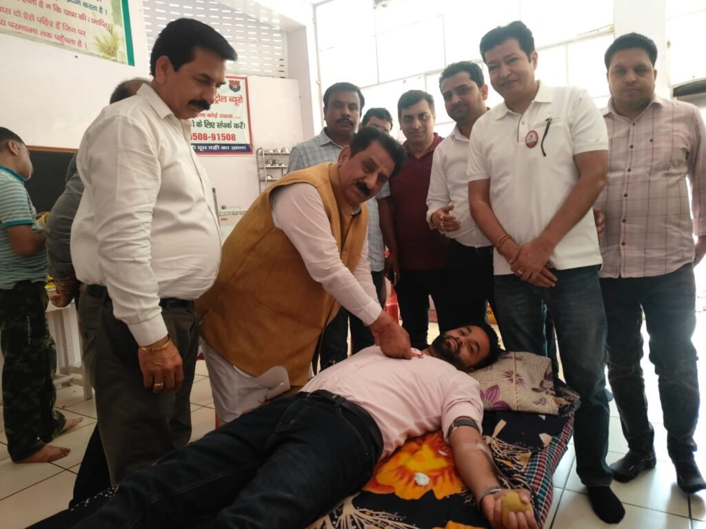 Blood Donation Camp: किसी अनजान के लिए भी जीवनरक्षक से कम नहीं होते रक्तदाता:राज्यमंत्री श्री सुभाष सुधा 3 Blood Donation Camp: किसी अनजान के लिए भी जीवनरक्षक से कम नहीं होते रक्तदाता:राज्यमंत्री श्री सुभाष सुधा