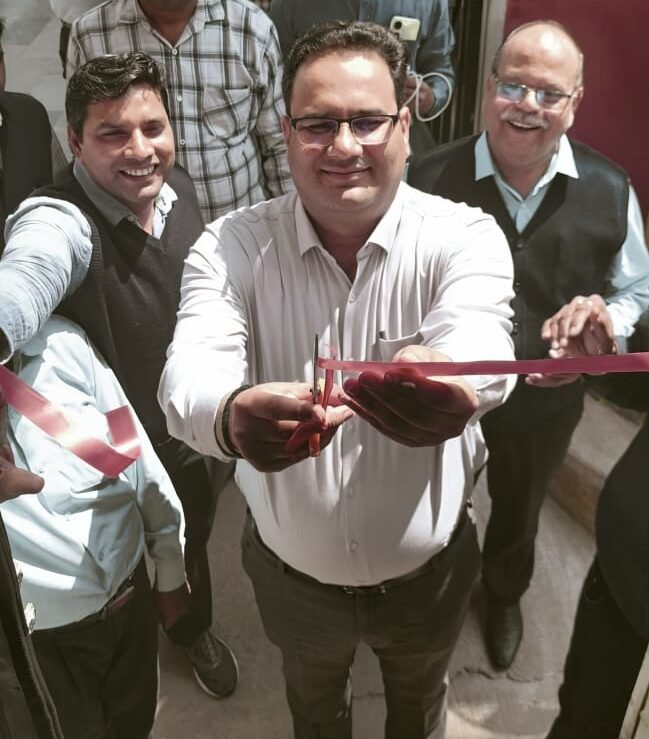 Blood Donation Camp: जिला पंचायत कार्यालय चित्रकूट में शैक्षिक रक्तदान शिविर कार्यक्रम का आयोजन 2 Blood Donation Camp: जिला पंचायत कार्यालय चित्रकूट में शैक्षिक रक्तदान शिविर कार्यक्रम का आयोजन