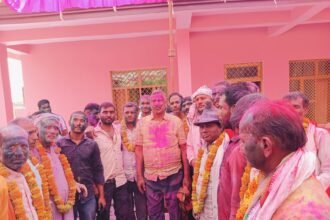 Holi Festival Celebration: मऊ मानिकपुर विधायक कार्यालय आवास पर मनाई गई जोरदार Holi