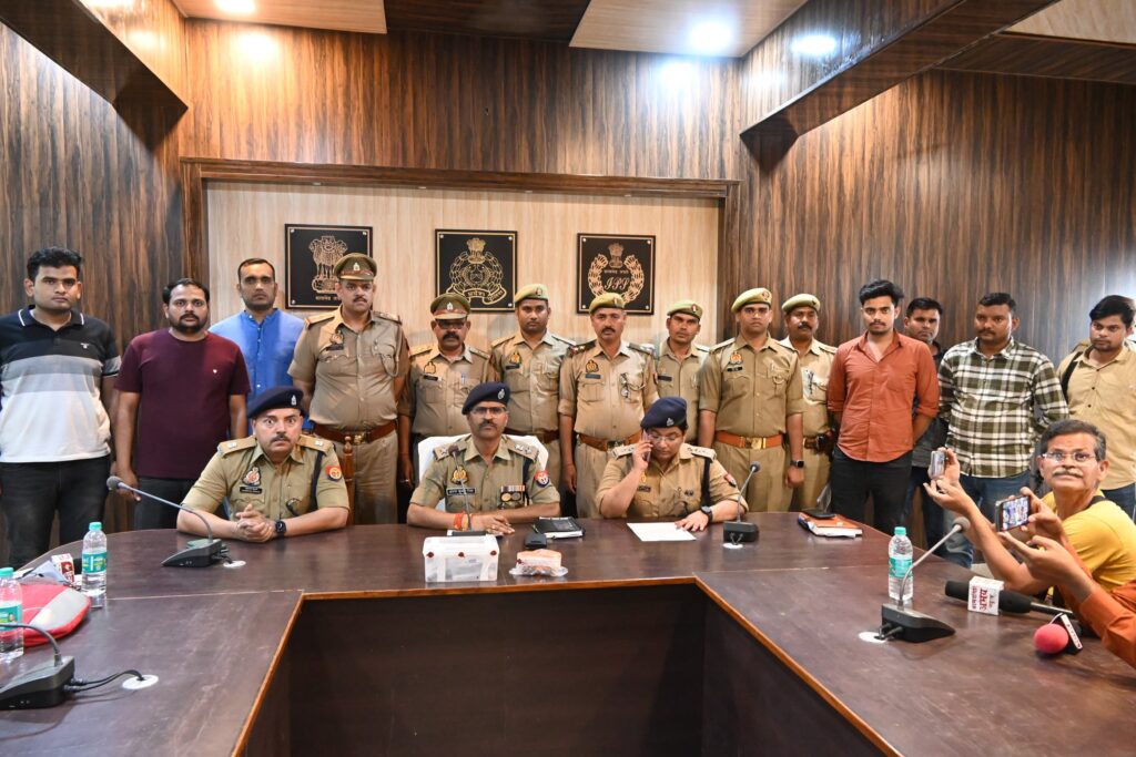 Chitrakoot Police: फिरौती हेतु अपहरण कर हत्या करने वाला एक और अन्तर्राज्जीय डकैत Police मुठभेड़ में गिरफ्तार 2 Chitrakoot Police: फिरौती हेतु अपहरण कर हत्या करने वाला एक और अन्तर्राज्जीय डकैत Police मुठभेड़ में गिरफ्तार