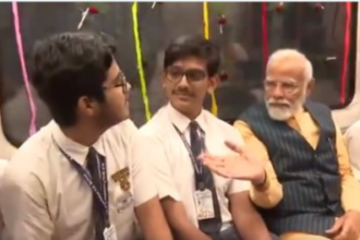 Underwater Metro Rail: भारत में पहली बार पानी के नीचे दौड़ी मेट्रो, PM ने बच्चों के साथ किया सफर