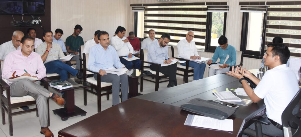 DC Uttam Singh ने कहा दिव्यांग मतदाताओं के लिए व्हीलचेयर की व्यवस्था सुनिश्चित करे 2 DC Uttam Singh ने कहा दिव्यांग मतदाताओं के लिए व्हीलचेयर की व्यवस्था सुनिश्चित करे