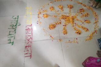 Students Eenthusiasm: कहीं तिलक लगा कर तो कहीं पुष्प वर्षा कर स्कूलों में छात्र छात्राओंका किया स्वागत