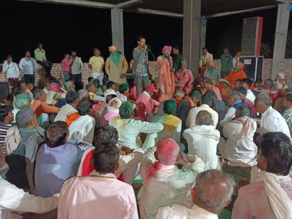 Dhumeshwar Mahadev Temple: धूमेश्वर महादेव के आंगन में छाया फाग उत्सव का उल्लास