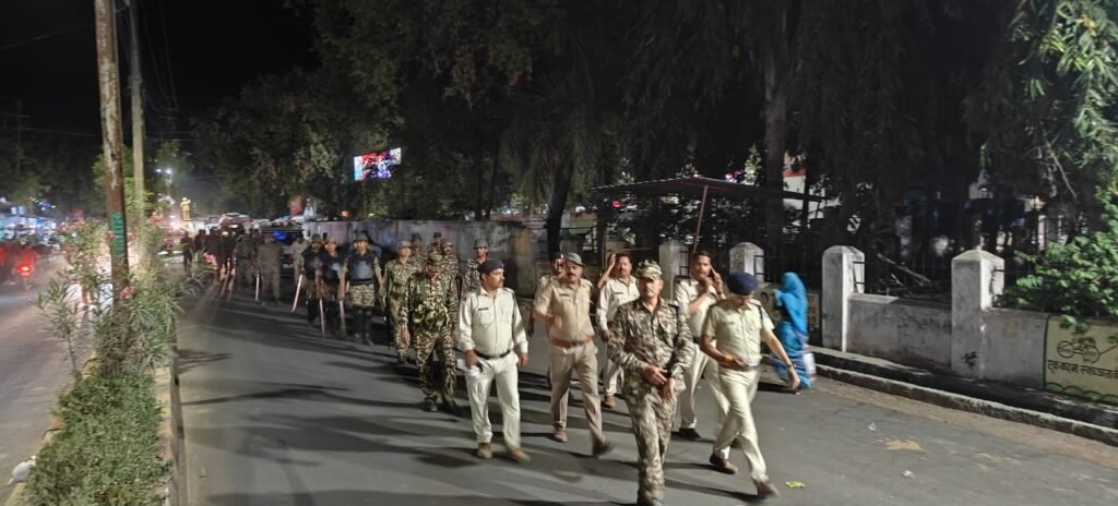 Lok Sabha Elections: लोकसभा चुनाव से पहले तैयारी हुई तेज, पुलिस और सशस्त्रबल ने निकाला फ्लैग मार्च