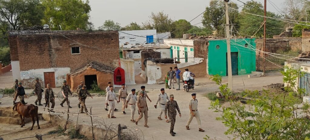 Lok Sabha Elections: लोकसभा चुनाव से पहले तैयारी हुई तेज, पुलिस और सशस्त्रबल ने निकाला फ्लैग मार्च