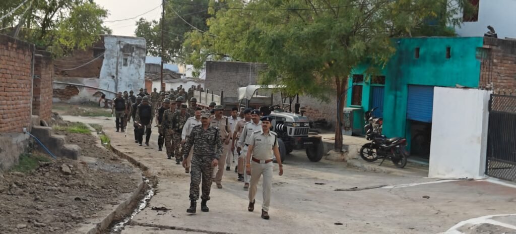 Lok Sabha Elections: लोकसभा चुनाव से पहले तैयारी हुई तेज, पुलिस और सशस्त्रबल ने निकाला फ्लैग मार्च