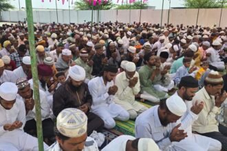 Eid Festival: खुदा के सजदे में झुके सिर, मांगी देश में अमन चैन की दुआ