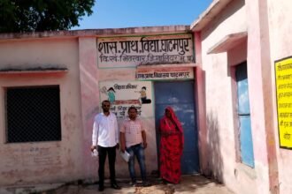 School Inspection: भितरवार में बीआरसीसी और बीएसी ने स्कूल का किया औचक निरीक्षण