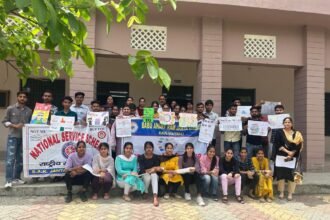 Voter Awareness Program: बाबू अनन्त राम जनता कॉलेज कौल में चुनाव का पर्व-देश का गर्व विषय पर पोस्टर मेकिंग प्रतियोगिता का किया आयोजन