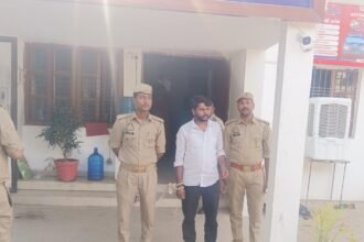UP Police: उत्तर प्रदेश आरक्षी पुलिस भर्ती में दूसरे के स्थान पर परीक्षा दिलाने वाला गिरफ्तार