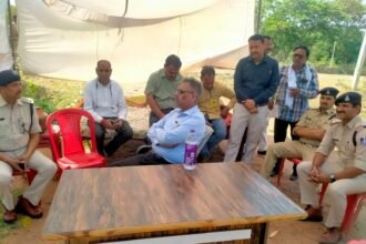 Inspection Polling Stations: पुलिस प्रेक्षक ने हरसी चेक पोस्ट व मतदान केन्द्रों का किया निरीक्षण
