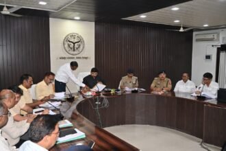 DM Chitrakoot की अध्यक्षता में कानून व्यवस्था, अभियोजन नारकोटिक्स के संबंध में बैठक कलेक्ट्रेट सभागार में संपन्न हुई