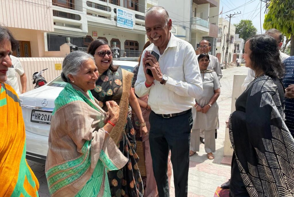 Former minister Savitri Jindal अग्रवाल वैश्य समाज के प्रदेश महासचिव के निवास पर पहुंची