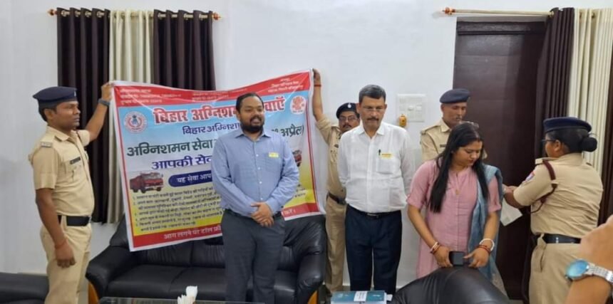 Fire Brigade: अग्निशमन कार्यालय में ड्यूटी के दौरान शहीद हुए अग्निशमन कर्मियों को दी गई श्रद्धांजलि 1 Fire Brigade: अग्निशमन कार्यालय में ड्यूटी के दौरान शहीद हुए अग्निशमन कर्मियों को 2 मिनट का मौन श्रद्धांजलि दी गई