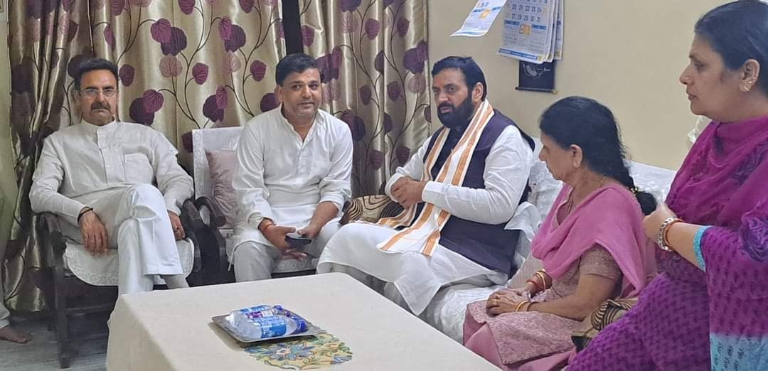 CM Nayab Singh Saini ने एआईपीआरओ बलराम शर्मा के पिता के निधन पर व्यक्त किया शोक
